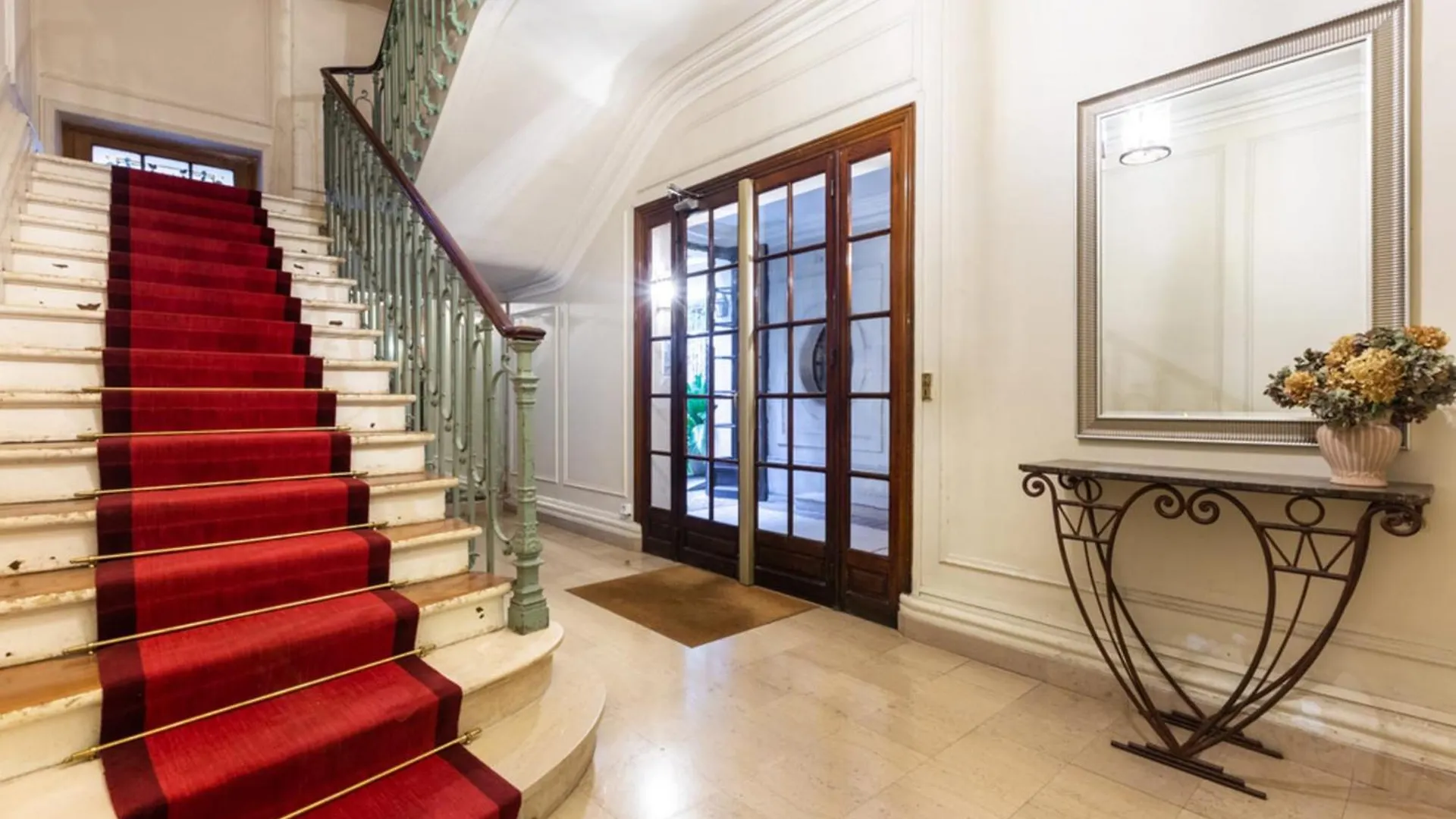 Spacious And Pleasant Nest 2 Steps From Montmartre Paris
